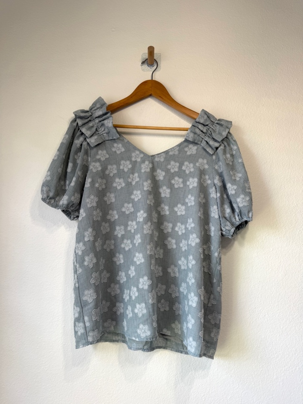 Entro Floral Textured Puff Sleeve Blouse Blue Size L - Picture 4 of 5